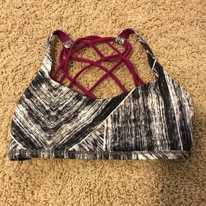 Lululemon free to be (wild) sports bra